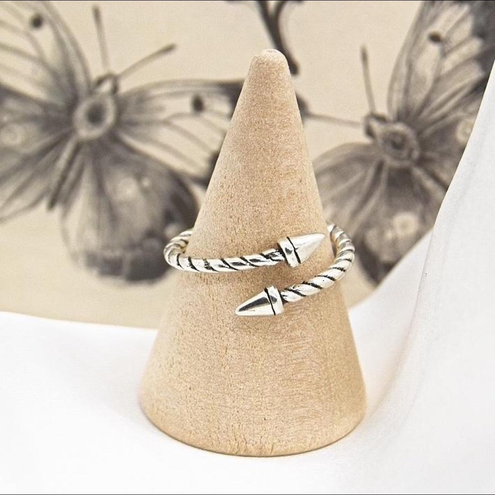 Simple Spike Ring - Picture 4 of 5